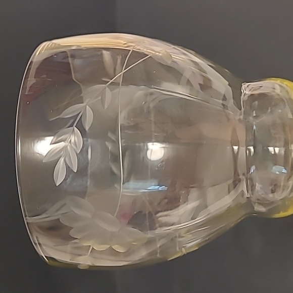 Set of 4 Vintage Etched Vaseline Glasses - Picture 8 of 17